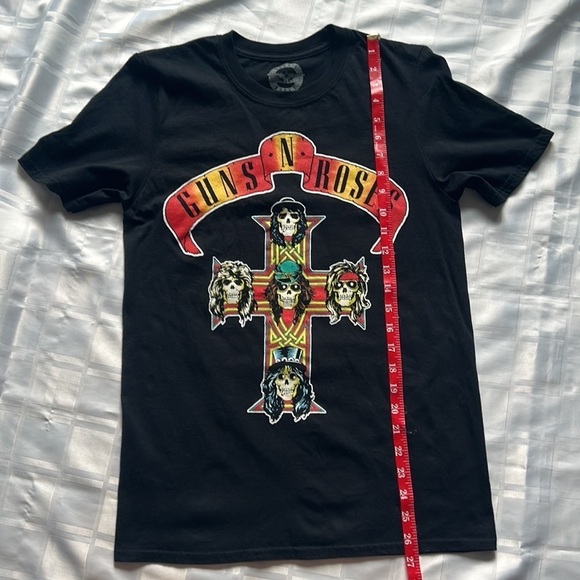 Guns N’ Roses Unisex Skull and Cross Unisex 2021 Tour T-shirt - Picture 7 of 10